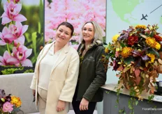 Warja Abrosimova of Dekker Chrysanten and Kristel Emmerik of FreshCap Group came to catch up at the Florca booth.